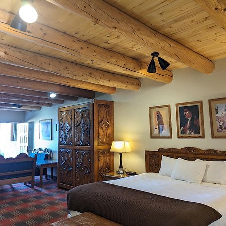 טאוס Sagebrush Inn & Suites מראה חיצוני תמונה