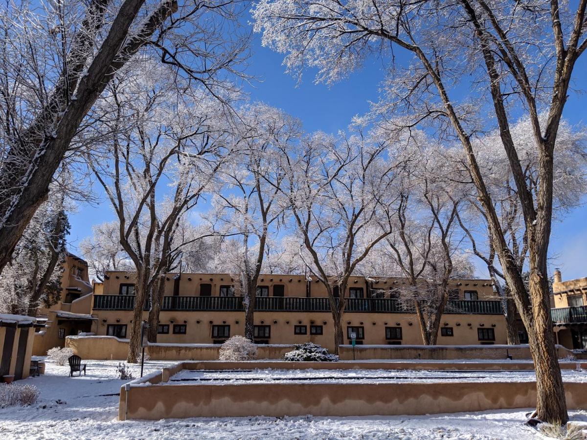 טאוס Sagebrush Inn & Suites מראה חיצוני תמונה