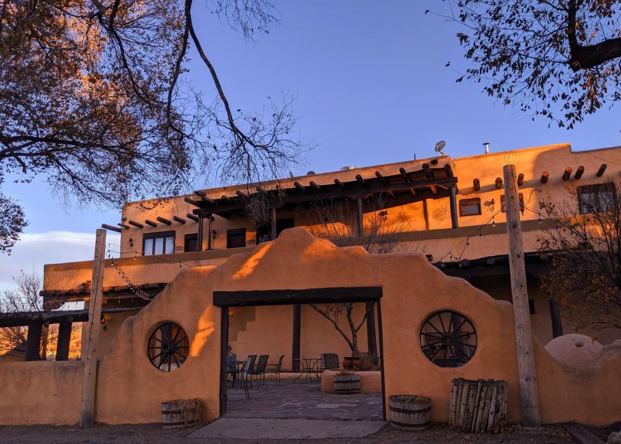 טאוס Sagebrush Inn & Suites מראה חיצוני תמונה