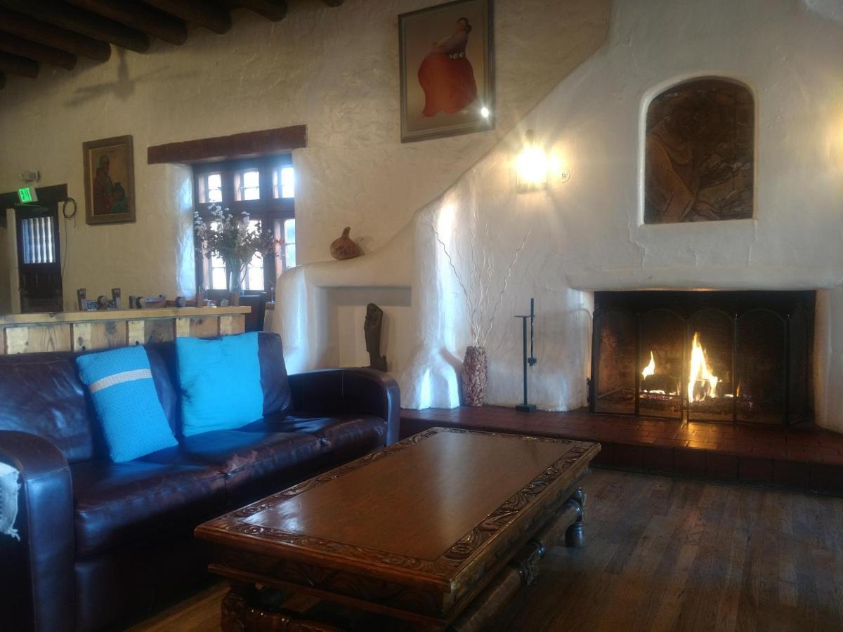 טאוס Sagebrush Inn & Suites מראה חיצוני תמונה