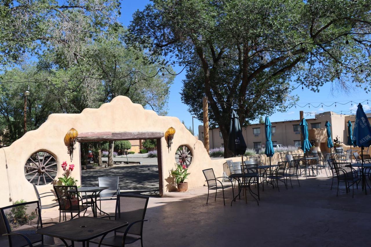 טאוס Sagebrush Inn & Suites מראה חיצוני תמונה