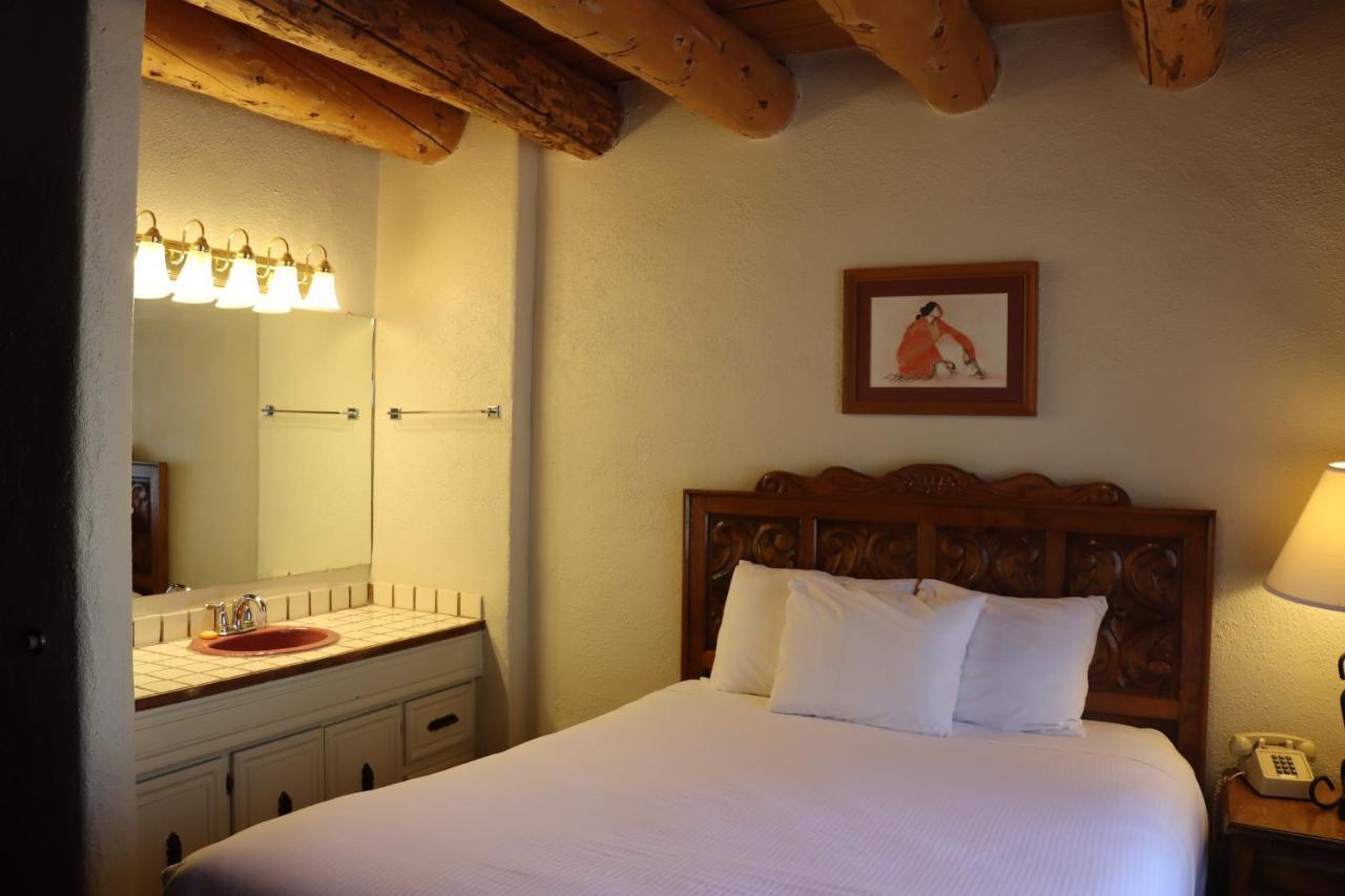 טאוס Sagebrush Inn & Suites מראה חיצוני תמונה
