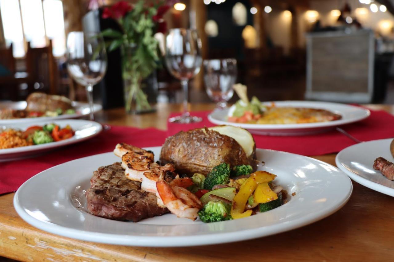 טאוס Sagebrush Inn & Suites מראה חיצוני תמונה