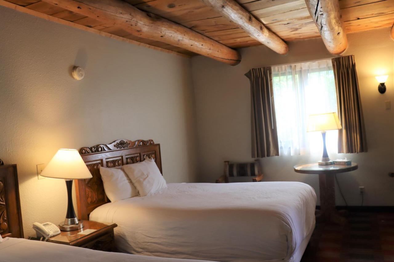 טאוס Sagebrush Inn & Suites מראה חיצוני תמונה
