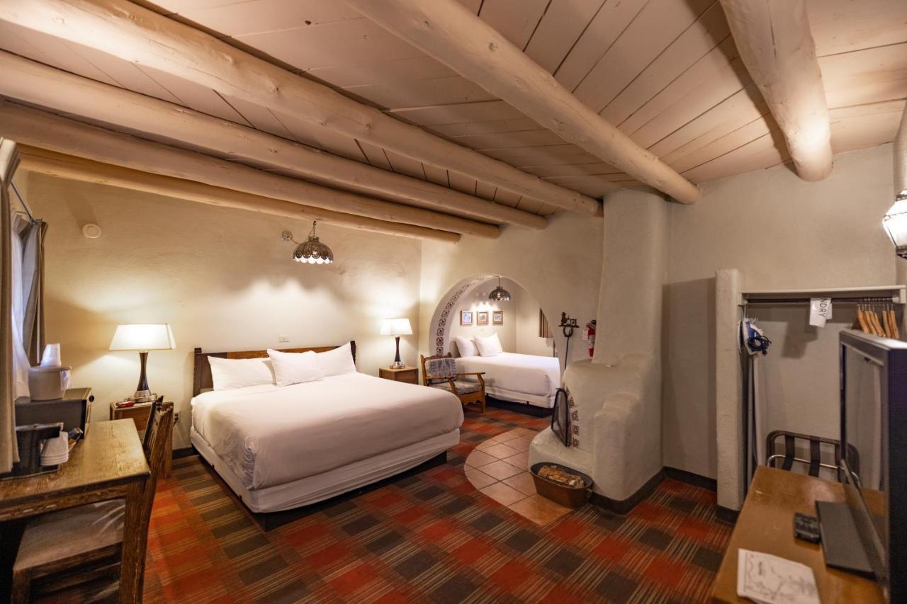 טאוס Sagebrush Inn & Suites מראה חיצוני תמונה