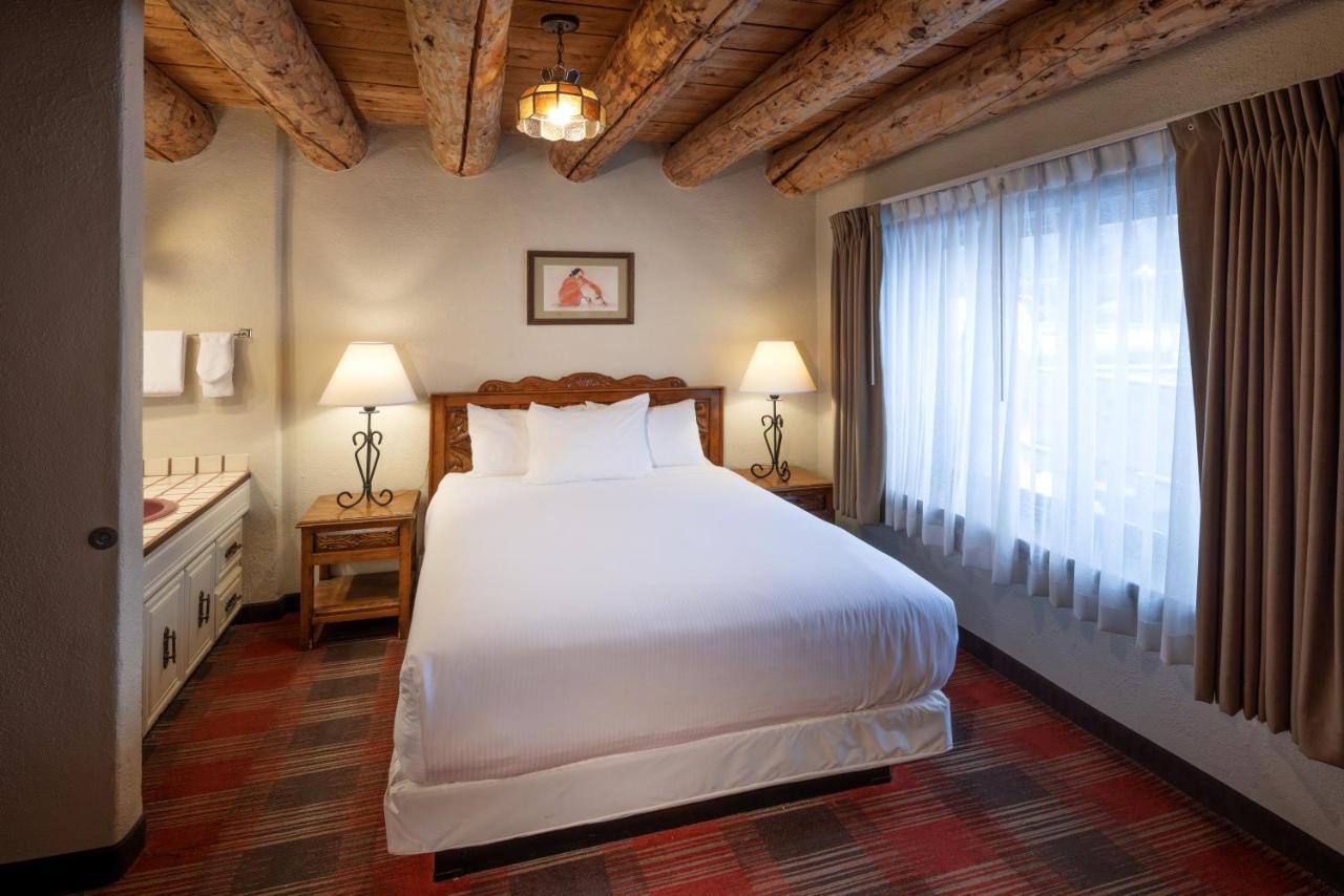 טאוס Sagebrush Inn & Suites מראה חיצוני תמונה
