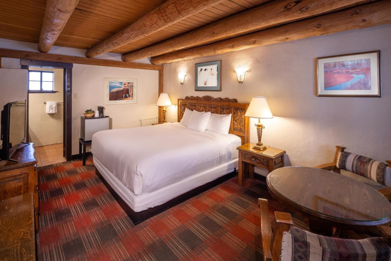 טאוס Sagebrush Inn & Suites מראה חיצוני תמונה