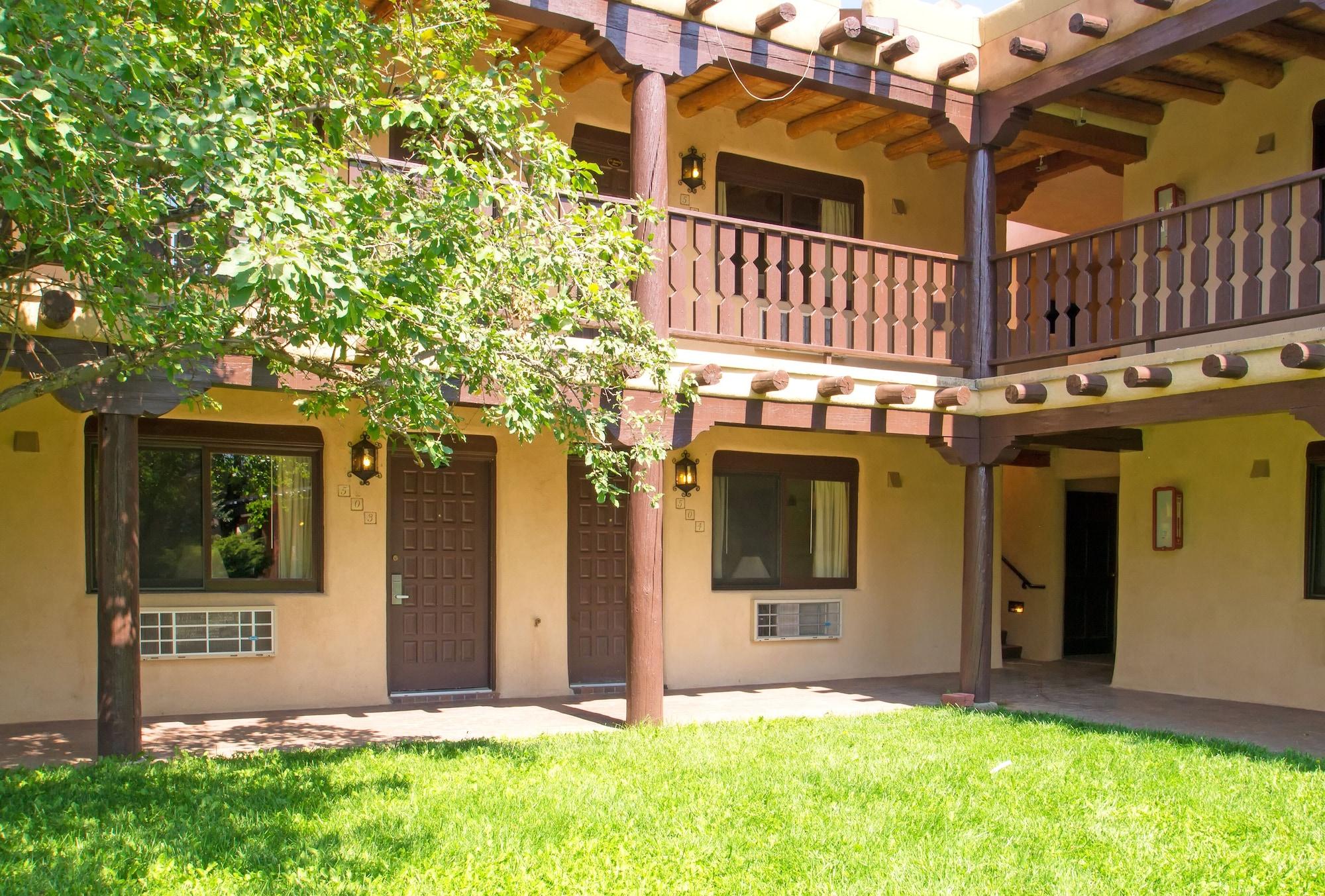 טאוס Sagebrush Inn & Suites מראה חיצוני תמונה
