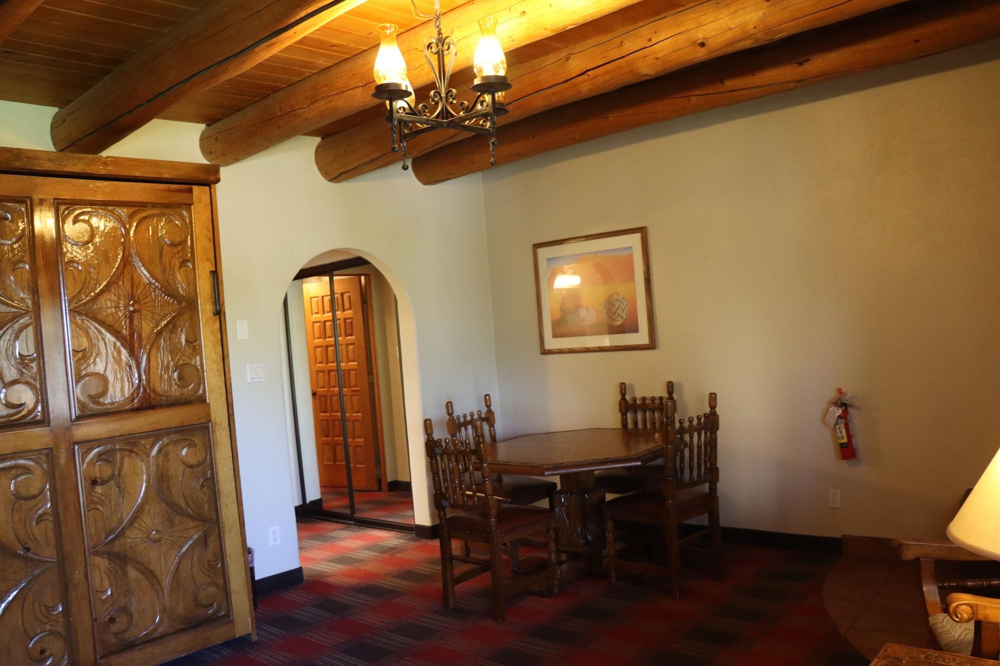 טאוס Sagebrush Inn & Suites מראה חיצוני תמונה