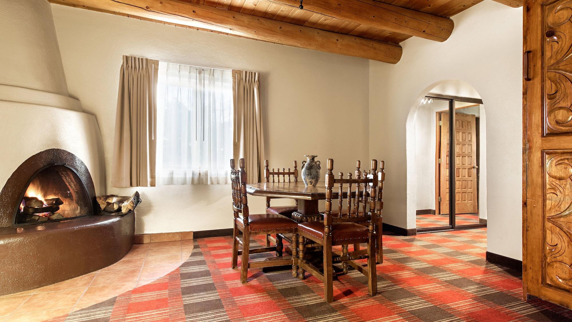 טאוס Sagebrush Inn & Suites מראה חיצוני תמונה