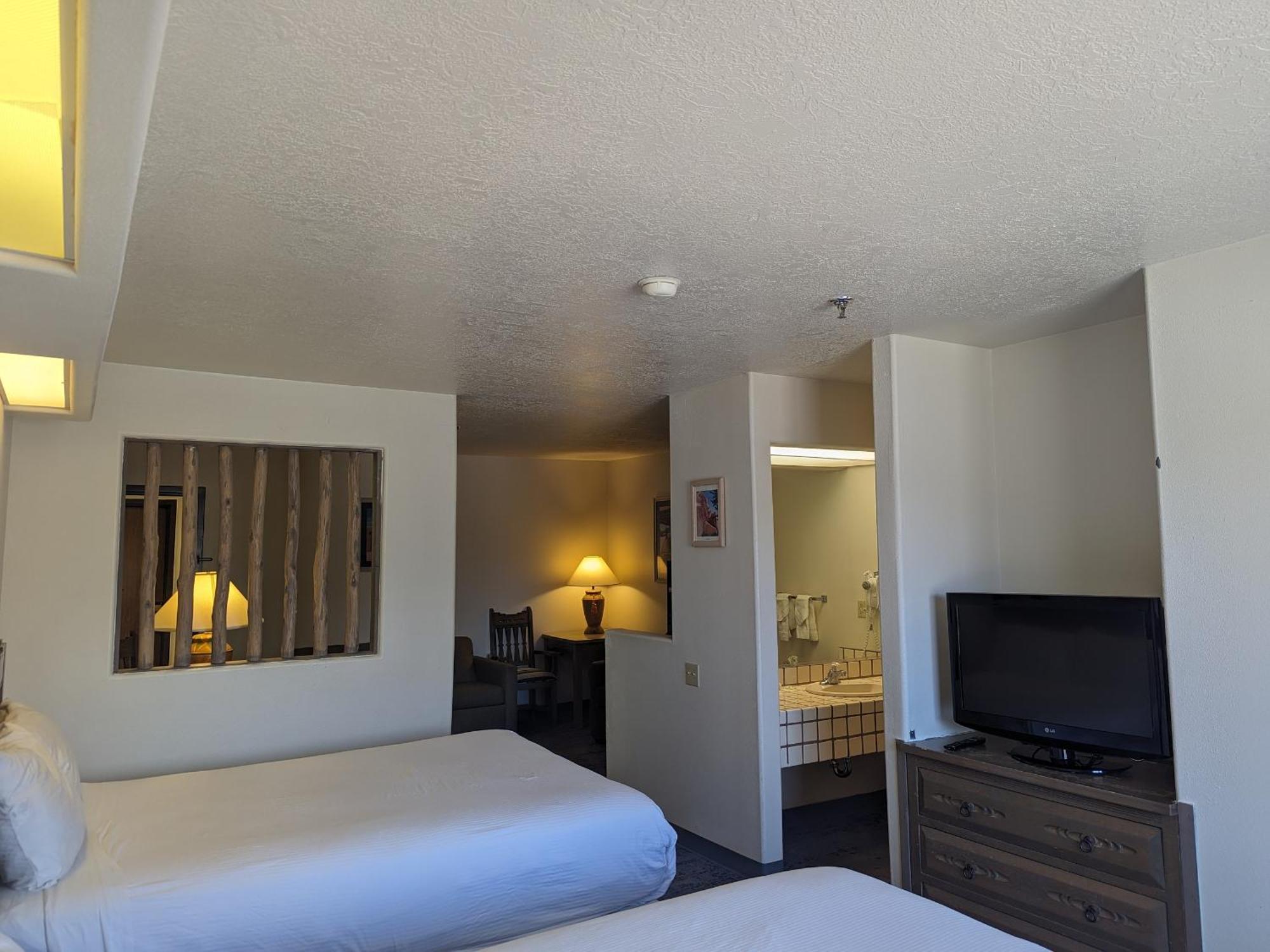 טאוס Sagebrush Inn & Suites מראה חיצוני תמונה