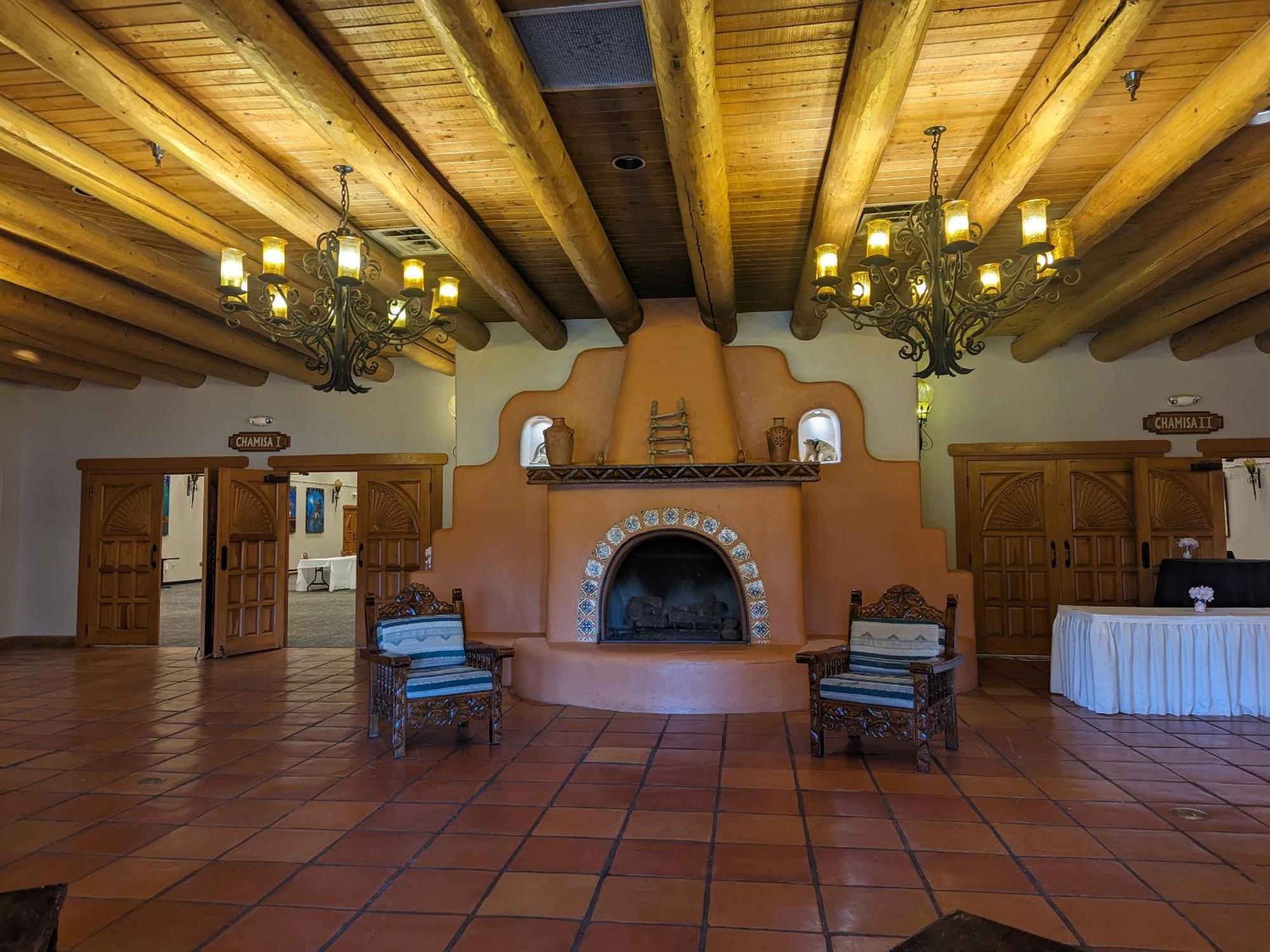 טאוס Sagebrush Inn & Suites מראה חיצוני תמונה