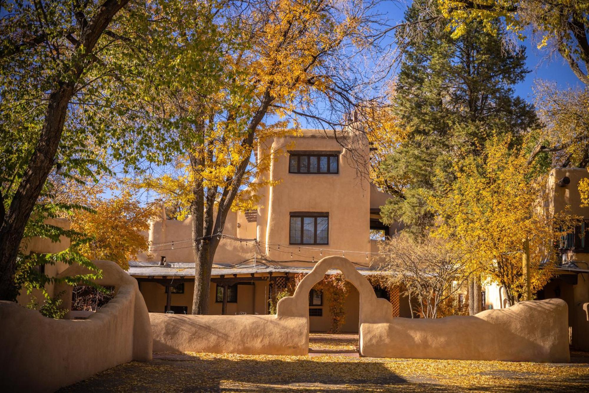 טאוס Sagebrush Inn & Suites מראה חיצוני תמונה