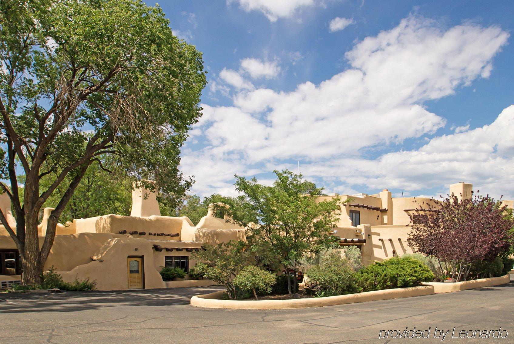 טאוס Sagebrush Inn & Suites מראה חיצוני תמונה